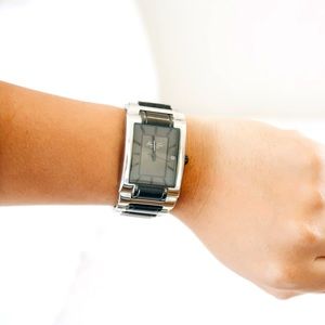 Preowned Kenneth Cole New York watch-unisex